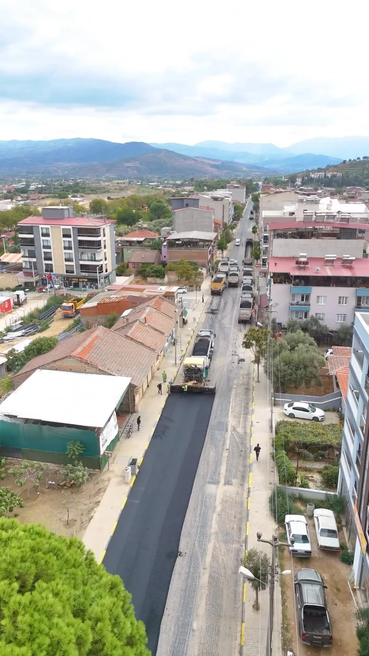 Menderes Caddesi’nde İkinci Kat Sıcak Asfalt Serimi Başladı